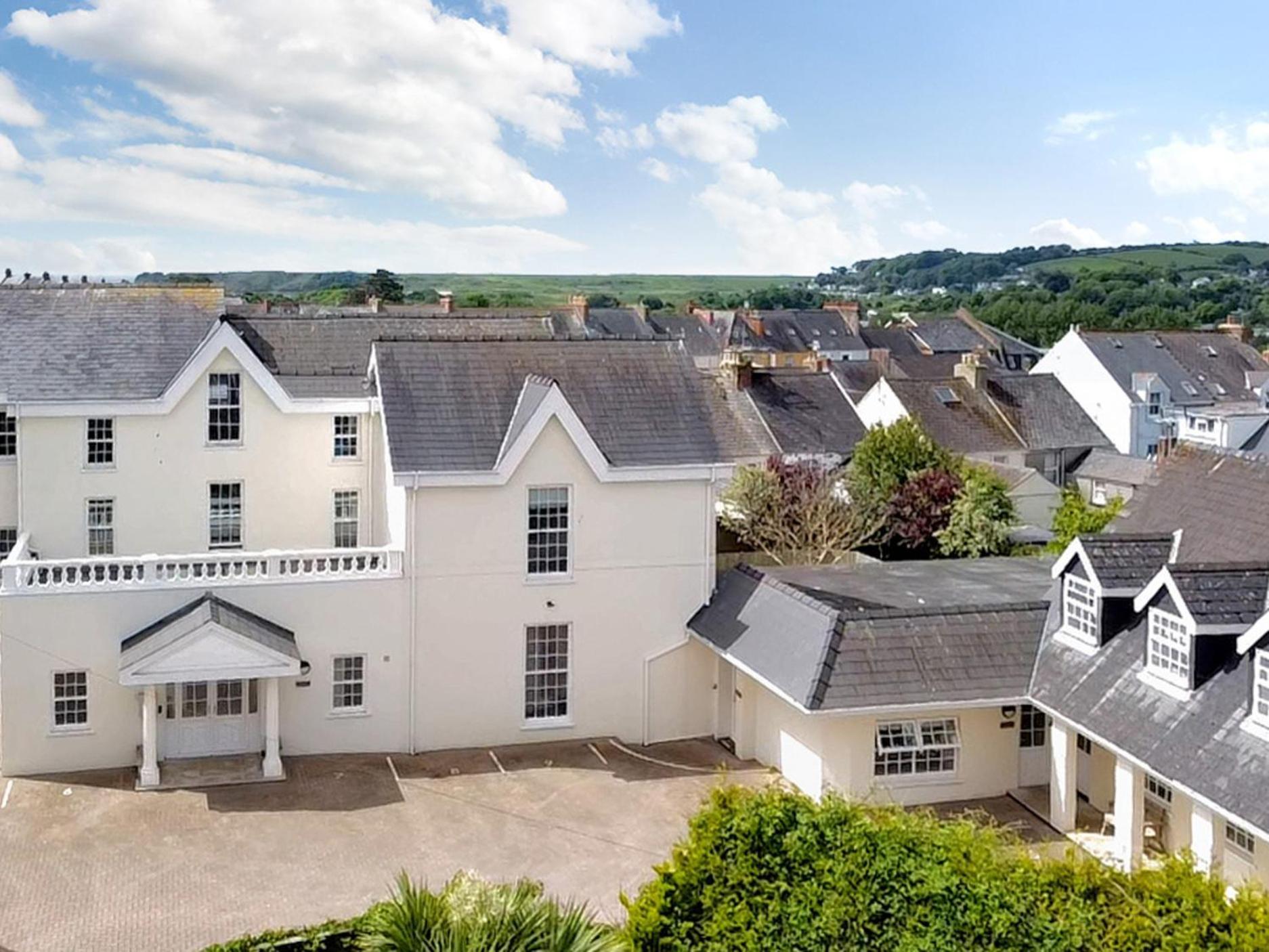 Castle At The Hideaway Apartment Tenby Exterior photo